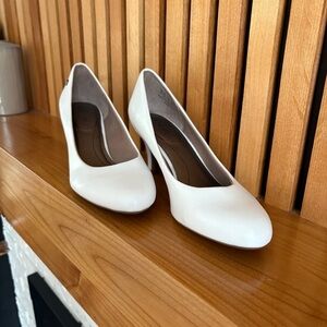 Life Stride Classic White Heels